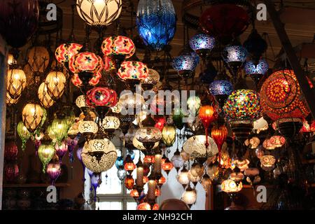 Lampes de style arabe dans un magasin à Istanbul Banque D'Images