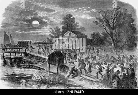 Des esclaves fugitifs transportant leurs biens et courant le long d'une rive de rivière la nuit vers un pont menant de Hampton, Virginie, à fort Monroe, pendant la guerre civile. Il y a quelques soldats de l'Union parmi eux. Illustration de Harper's Weekly, 17 août 1861. Banque D'Images