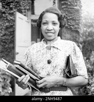 Lois Mailou Jones (1905-1998) est un peintre et un éducateur associé à la Renaissance de Harlem. Photo vers 1936./n Banque D'Images