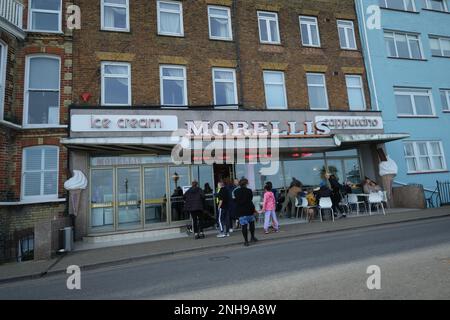 Morellis Ice Cream Shop à Broadlairs, Kent en hiver Banque D'Images