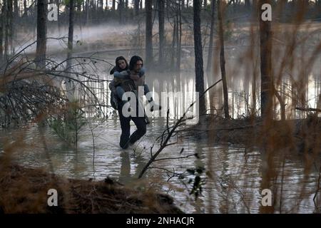 65 est un prochain film de thriller de science-fiction américain écrit et réalisé par Scott Beck et Bryan Woods, et avec Adam Driver et Ariana Greenblatt. Cette photographie est à usage éditorial exclusif et est le droit d'auteur de la compagnie de film et/ou le photographe assigné par la compagnie de film ou de production et ne peut être reproduite que par des publications en conjonction avec la promotion du film ci-dessus. Un crédit obligatoire pour la société de cinéma est requis. Le photographe doit également être crédité lorsqu'il est connu. Banque D'Images