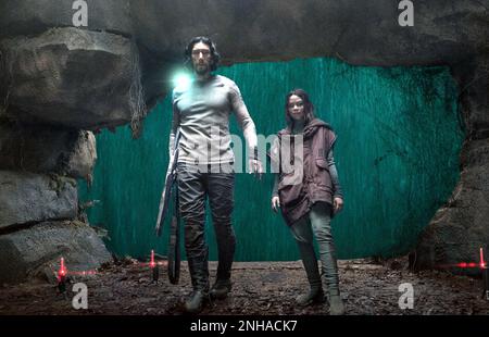 65 est un prochain film de thriller de science-fiction américain écrit et réalisé par Scott Beck et Bryan Woods, et avec Adam Driver et Ariana Greenblatt. Cette photographie est à usage éditorial exclusif et est le droit d'auteur de la compagnie de film et/ou le photographe assigné par la compagnie de film ou de production et ne peut être reproduite que par des publications en conjonction avec la promotion du film ci-dessus. Un crédit obligatoire pour la société de cinéma est requis. Le photographe doit également être crédité lorsqu'il est connu. Banque D'Images