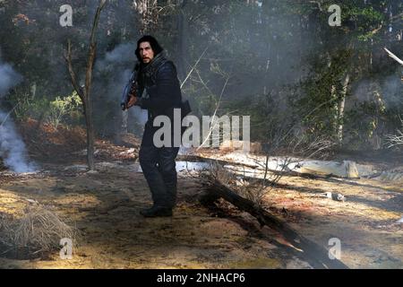 65 est un prochain film de thriller de science-fiction américain écrit et réalisé par Scott Beck et Bryan Woods, et avec Adam Driver et Ariana Greenblatt. Cette photographie est à usage éditorial exclusif et est le droit d'auteur de la compagnie de film et/ou le photographe assigné par la compagnie de film ou de production et ne peut être reproduite que par des publications en conjonction avec la promotion du film ci-dessus. Un crédit obligatoire pour la société de cinéma est requis. Le photographe doit également être crédité lorsqu'il est connu. Banque D'Images