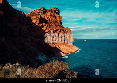 Panorama panoramique de la côte depuis le parc naturel de la Sierra Helada. Benidorm - populaire station espagnole dans la province d'Alicante, Valence, sur le Banque D'Images