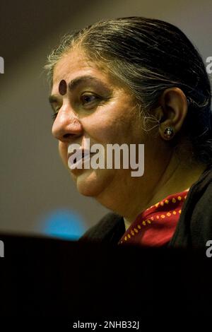 Vandana Shiva, écologiste indienne, Conférence "Progetto Gjusti', Milan 16.11.2010 Banque D'Images