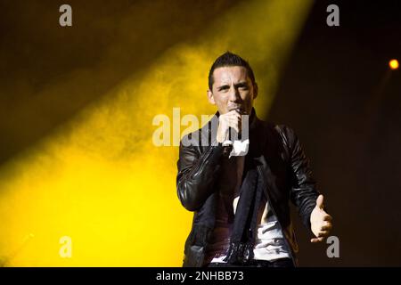 Francesco Silvestre alias Kekko, Modà en concert, Palasharp, Milan, ITALIE (18.12.2010) Banque D'Images