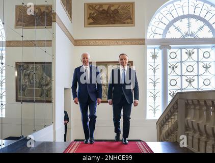 Varsovie, Pologne. 21st févr. 2023. LE président AMÉRICAIN Joe Biden (L) rencontre le président polonais Andrzej Duda au Palais présidentiel de Varsovie sur 21 février 2023. Photo de Jakub Szymczuk/KPRP/UPI crédit: UPI/Alay Live News Banque D'Images