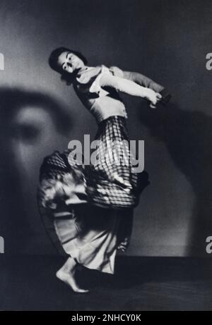 1930 CA, ALLEMAGNE : la danseuse et chorégraphe allemande MAJA LEX ( 1906 - 1986 ), de 1924 à 1937 avec Dorothée Gunter, fonda une école de danse avec le célèbre compositeur DE musique CARL ORFF . Photo de Siegfried Enkelmann , Berlin - DANZA MODERNA - BALLETTO - DANSE MODERNE - COREOGRAFO - COREOGRAFA - THÉÂTRE - THÉÂTRE - TEATRO --- Archivio GBB Banque D'Images