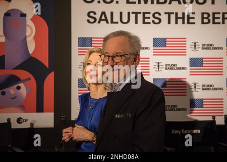 Berlin, Allemagne. 21st févr. 2023. L'ambassade des États-Unis à Berlin a invité des actrices et des personnalités de la politique et des affaires sur 21 février 2023. L'ambassadeur DES ÉTATS-UNIS Amy Gutmann était l'hôte de la soirée. L'Ambassadeur d'Ukraine en Allemagne a également assisté à l'événement. Le réalisateur, producteur et scénariste Steven Spielberg était un personnage remarquable. L'événement a eu lieu en référence à la Berlinale à Berlin. (Photo de Michael Kuenne/PRESSCOV/Sipa USA) crédit: SIPA USA/Alay Live News Banque D'Images