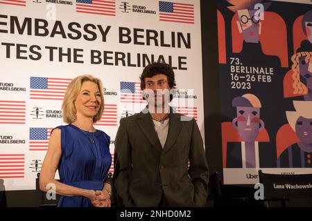 Berlin, Allemagne. 21st févr. 2023. L'ambassade des États-Unis à Berlin a invité des actrices et des personnalités de la politique et des affaires sur 21 février 2023. L'ambassadeur DES ÉTATS-UNIS Amy Gutmann était l'hôte de la soirée. L'Ambassadeur d'Ukraine en Allemagne a également assisté à l'événement. Le réalisateur, producteur et scénariste Steven Spielberg était un personnage remarquable. L'événement a eu lieu en référence à la Berlinale à Berlin. (Photo de Michael Kuenne/PRESSCOV/Sipa USA) crédit: SIPA USA/Alay Live News Banque D'Images