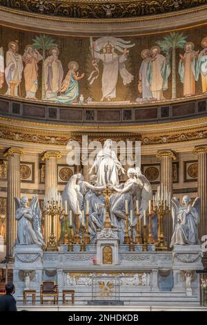 Paris, France - 02 21 2023: Vue à l'intérieur de l'église de la Madeleine Banque D'Images