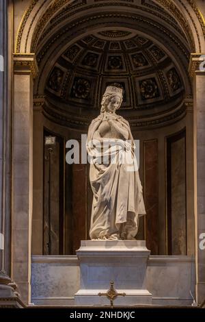 Paris, France - 02 21 2023: Vue à l'intérieur de l'église de la Madeleine Banque D'Images