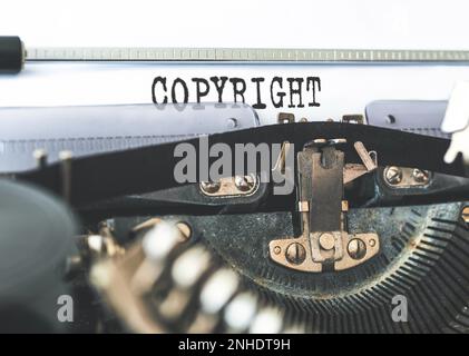 Gros plan de Word COPYRIGHT écrit sur une ancienne machine à écrire Banque D'Images