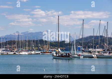 LA SPEZIA, LIGURIE/ITALIE - AVRIL 19 : vue du port de la Spezia Ligurie Italie sur 19 avril 2019. Personnes sans identité Banque D'Images