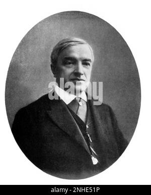 1883 environ : SERGEI ALEXEIEV , père du théâtre russe , réalisateur et théoricien Konstantin Sergeevic STANISLAVSKIJ ( né K. S. Alekseev , Moskow 1863 - 1938 ) , fondateur de V.I. Nemirovic Dancenko du THÉÂTRE DES ARTS de Moskow en 1898, ami de CECHOV et GORKIJ - TEATRO - REGISTA TEATRALE - intellectuale - portrait - ritratto - Stanislavski - Stanislavsky - attore - cravatta - collier - colletto - fermacatta - PIN - cravate ------ GBvio B Banque D'Images