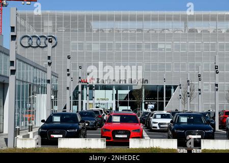 Audi Centre, Rudower Chaussee, Adlershof, Treptow-Koepenick, Berlin, Allemagne Banque D'Images