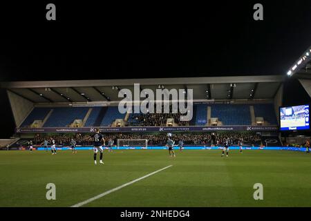 Londres, Royaume-Uni. 21st févr. 2023. Les fans en voyage de Burnley vus lors du match de championnat EFL Sky Bet entre Millwall et Burnley à la Den, Londres, Angleterre, le 21 février 2023. Photo de Carlton Myrie. Utilisation éditoriale uniquement, licence requise pour une utilisation commerciale. Aucune utilisation dans les Paris, les jeux ou les publications d'un seul club/ligue/joueur. Crédit : UK Sports pics Ltd/Alay Live News Banque D'Images