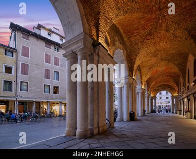 La cité médiévale arcade dans la Piazza dei Signori. Vicenza, Vénétie, Italie Banque D'Images