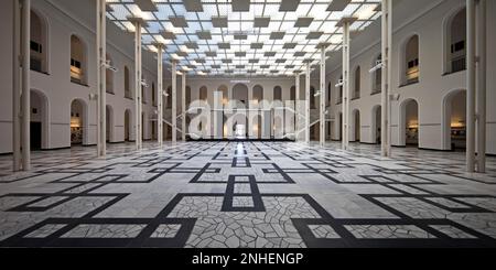 Atrium dans le bâtiment principal de Leibniz Universitaet Hannover, Basse-Saxe, Allemagne Banque D'Images