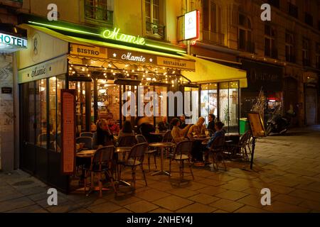 Mamie est un restaurant français traditionnel situé dans le quartier de Paris en 10th. Il est situé rue du Faubourg Saint-Denis. Banque D'Images