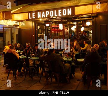 Paris, France-19 février 2023 : Napoléon est un restaurant français traditionnel situé dans le quartier de Paris en 10th. Il est situé rue du Faubourg Saint-Denis. Banque D'Images