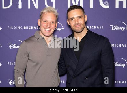 Jamie Laing (à gauche) et Spencer Matthews participant à la première du documentaire, Finding Michael, au Dolby Cinema au cinéma de la Power Station, Battersea Power Station, Londres. Date de la photo: Mardi 21 février 2023. Banque D'Images