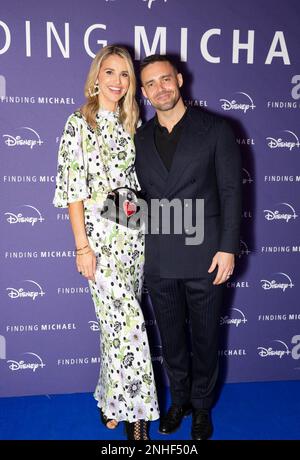 Vogue Williams (à gauche) et Spencer Matthews participant à la première du documentaire, Finding Michael, au Dolby Cinema de la Power Station, Battersea Power Station, Londres. Date de la photo: Mardi 21 février 2023. Banque D'Images