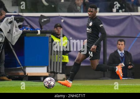 FRANCFORT, ALLEMAGNE - FÉVRIER 21 : Aurelio Buta d'Eintracht Francfort en action pendant le tour de la Ligue des champions de l'UEFA du 16 e match entre Eintracht Francfort et SSC Napoli au Stadion de Francfort sur 21 février 2023 à Francfort, Allemagne (photo de René Nijhuis/Orange Pictures) crédit : Orange pics BV/Alay Live News Banque D'Images