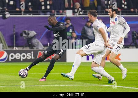 FRANCFORT, ALLEMAGNE - FÉVRIER 21: Randal Kolo Muani d'Eintracht Francfort en action pendant le tour de la Ligue des champions de l'UEFA de 16 Leg One match entre Eintracht Francfort et SSC Napoli au Stadion de Francfort sur 21 février 2023 à Francfort, Allemagne (photo de René Nijhuis/Orange Pictures) Credit: Orange pics BV/Alay Live News Banque D'Images