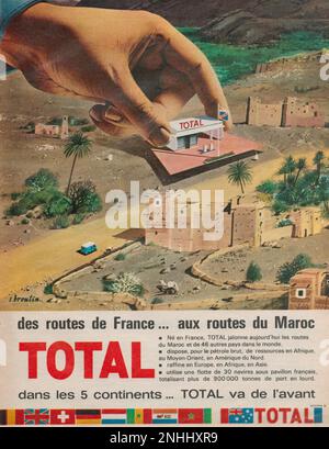 Total Station essence vintage Station essence française annonce Total French publicite Total publicite 1960s Banque D'Images