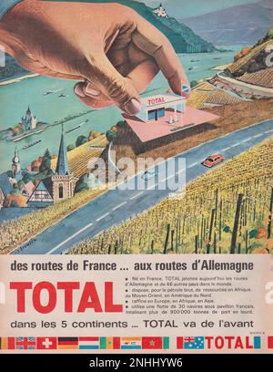 Total Station essence vintage Station essence française annonce Total French publicite Total publicite 1960s Banque D'Images