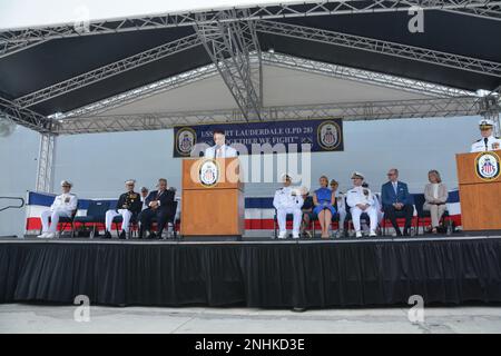 FORT LAUDERDALE, Floride (30 juillet 2022) le maire de fort Lauderdale, Dean Trantalis, prononce un discours lors de la mise en service de l'USS fort Lauderdale (LPD 28). Le LPD 28 est le quai d'atterrissage amphibie de classe San Antonio de 12th qui entre dans la flotte et le premier porte le nom de la ville de fort Lauderdale. Banque D'Images