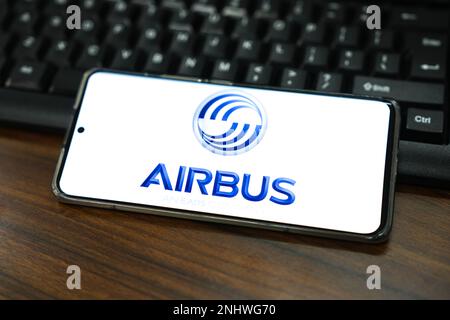 Chine. 22nd févr. 2023. Dans cette illustration, un logo du groupe Airbus s'affiche sur l'écran d'un smartphone. Crédit : SOPA Images Limited/Alamy Live News Banque D'Images