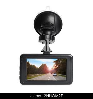 Caméra de tableau de bord de voiture moderne avec photo de la route à l'écran sur fond blanc Banque D'Images