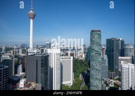 Kuala Lumpur, Malaisie - 22 février 2023 : vue panoramique du centre-ville de Kuala Lumpur avec le plus haut gratte-ciel. Image du paysage urbain de Kuala Lumpur Banque D'Images
