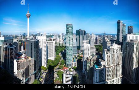 Kuala Lumpur, Malaisie - 22 février 2023 : vue panoramique du centre-ville de Kuala Lumpur avec le plus haut gratte-ciel. Image du paysage urbain de Kuala Lumpur Banque D'Images
