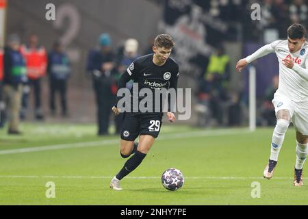 Francfort, Allemagne. 21st févr. 2023. Jesper Lindstrom (Francfort) football : Ligue des champions de l'UEFA série de 16 1st matchs entre Eintracht Frankfurt 0-2 SSC Napoli au stade de Francfort à Francfort, Allemagne . Crédit: Mutsu Kawamori/AFLO/Alay Live News Banque D'Images