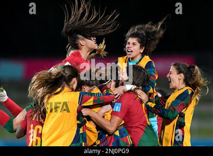 Hamilton, Nouvelle-Zélande. 22nd févr. 2023. Les joueurs du Portugal célèbrent le score lors d'un match de tournoi de jeu entre le Portugal et le Cameroun pour la coupe du monde des femmes de la FIFA, Australie et Nouvelle-Zélande 2023 au stade Waikato à Hamilton, Nouvelle-Zélande, le 22 février 2023. Credit: Guo Lei/Xinhua/Alay Live News Banque D'Images