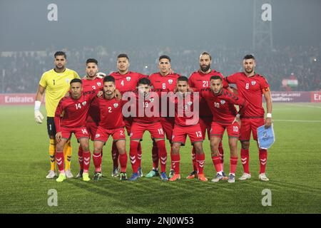 Les joueurs d'Afghanistan posent avant le coup d'envoi du deuxième tour du match du deuxième tour du groupe E de qualification préliminaire de la FIFA WC 2022 et de l'AFC AC 2023 contre l'Inde Banque D'Images