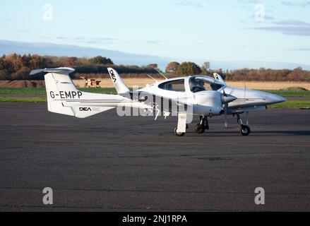 Un Diamond DA42 Twin Star of DEA Aviation à l'aéroport de Brighton City Banque D'Images