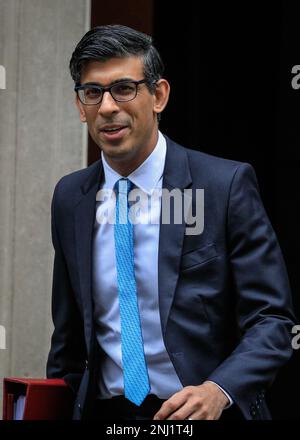 Londres, Royaume-Uni. 22nd févr. 2023. Rishi Sunak, député, Premier ministre du Royaume-Uni, quitte le 10 Downing Street pour assister aujourd'hui aux questions du Premier ministre (QMM) au Parlement. Credit: Imagetraceur/Alamy Live News Banque D'Images
