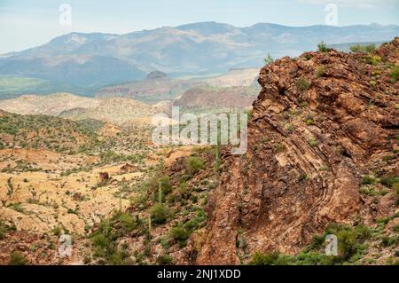 Vue du côté d'une falaise à l'Apache Piste Banque D'Images