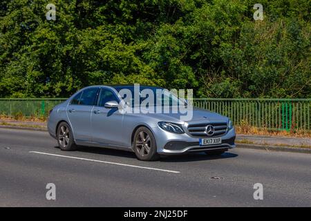 2017 (17) Mercedes-BENZ argent E 220 D se 1950cc 9 vitesses automatique 1950cc diesel berline Banque D'Images