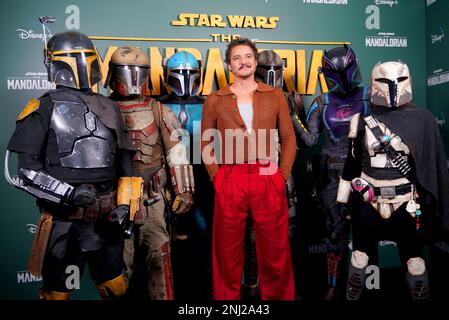 Pedro Pascal lors d'un appel photo à Piccadilly Circus, Londres, pour le Mandalaorien, avant sa sortie sur Disney+ de 1 mars. Date de la photo: Mercredi 22 février 2023. Banque D'Images