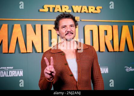 Pedro Pascal lors d'un appel photo à Piccadilly Circus, Londres, pour le Mandalaorien, avant sa sortie sur Disney+ de 1 mars. Date de la photo: Mercredi 22 février 2023. Banque D'Images