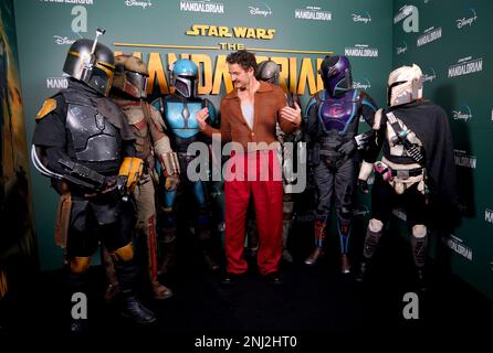 Pedro Pascal lors d'un appel photo à Piccadilly Circus, Londres, pour le Mandalaorien, avant sa sortie sur Disney+ de 1 mars. Date de la photo: Mercredi 22 février 2023. Banque D'Images