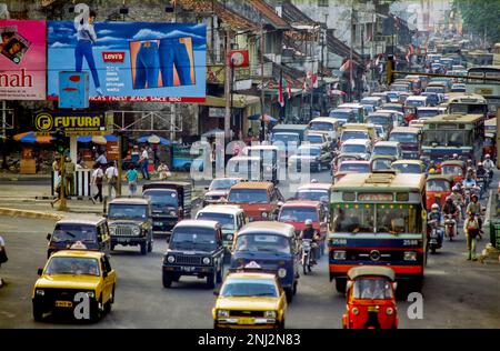 Indonésie, Jakarta. Annonce de Levi et embouteillage. Banque D'Images