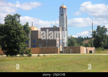 Une vue extérieure de la zone du complexe de l'installation d'entraînement collectif d'armes combinées de fort McCoy (CACTF) est présentée le 4 août 2022, à fort McCoy, dans le Wisconsin. Le CACTF offre une grande variété d'environnements de formation. Le complexe, construit pour un coût de plus de $14 millions, a été achevé à la fin de 2012. La première utilisation de la CACTF pour la formation a été faite par le Bureau fédéral d'enquête en mars 2013. Depuis lors, des centaines d'unités militaires différentes ainsi que des organismes d'application de la loi ont fait usage de l'installation. Fort McCoy soutient les forces armées américaines depuis 1909. La devise de l'installation est t Banque D'Images