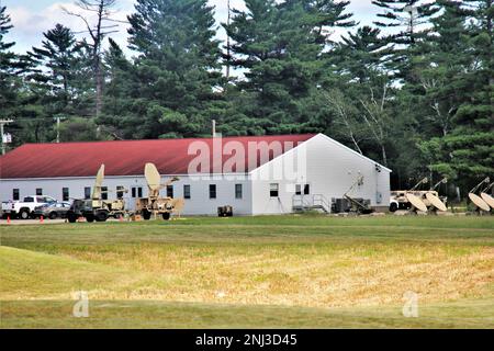 Les troupes du corps des transmissions de l'armée ont une zone de fort McCoy, dans le Wisconsin, créée le 4 août 2022, pour appuyer les communications pour l'exercice 86-22-02 d'entraînement de soutien au combat de la Division d'entraînement 86th et pour l'exercice Grecian Firebolt 2022. Grecian Firebolt est un exercice d'entraînement annuel qui permet aux unités de signaux de suivre le rythme des transformations de communication et de lier le soutien de communication aux exercices identifiés parrainés par le Commandement de la Réserve de l'Armée de terre des États-Unis. Banque D'Images