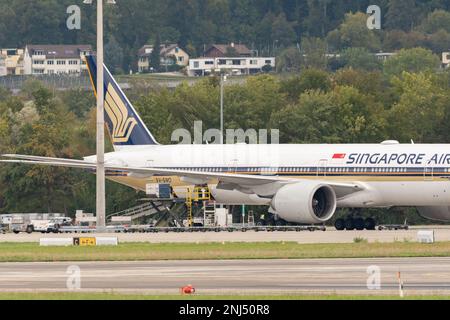 Zurich, Suisse, 27 septembre 2022 compagnies aériennes de Singapour Boeing 777-312-ER stationne au terminal Banque D'Images